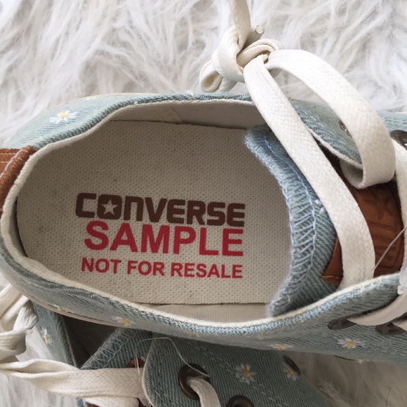 Converse Chuck Taylor Chambray Daisy Sneakers - Picture 5 of 5